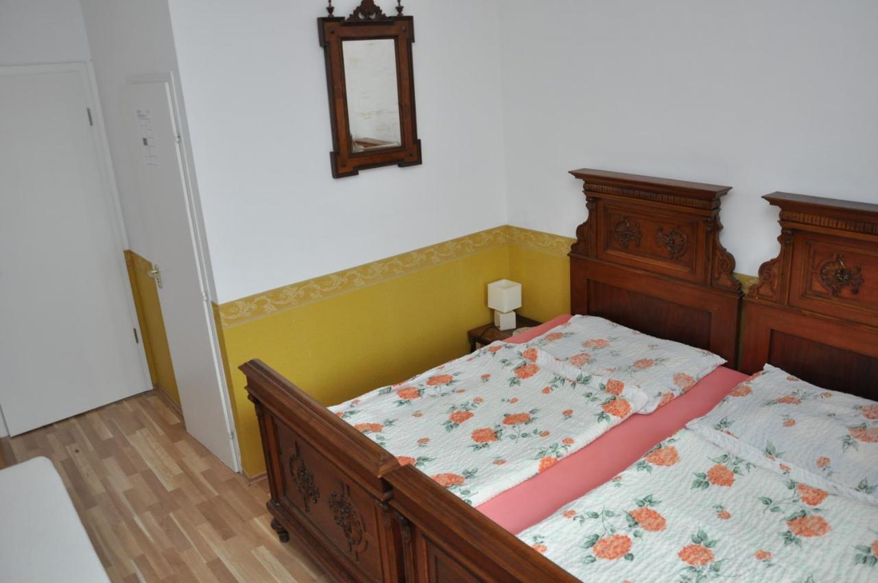 Bed and Breakfast Gloriett Panzio à Fertőboz Extérieur photo