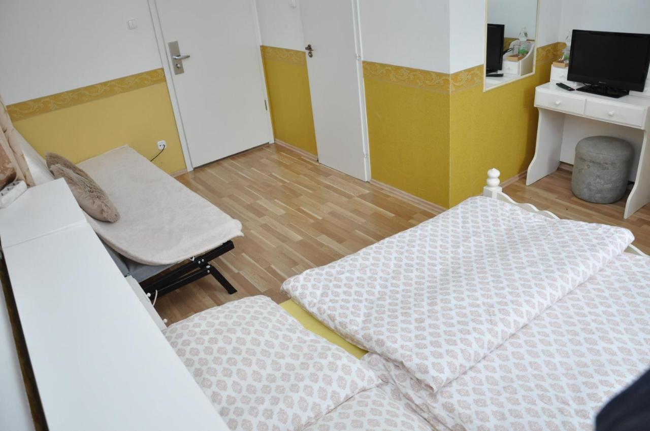 Bed and Breakfast Gloriett Panzio à Fertőboz Extérieur photo