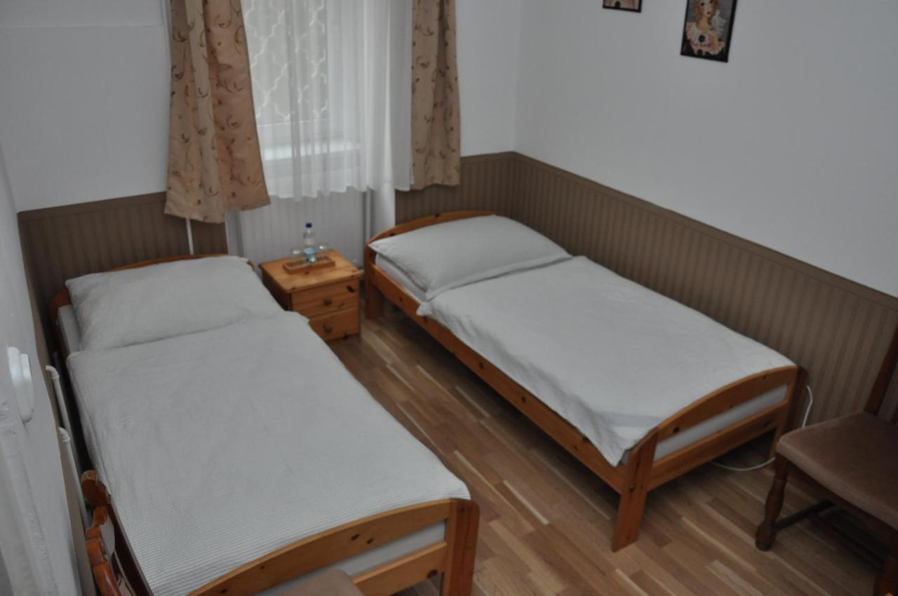 Bed and Breakfast Gloriett Panzio à Fertőboz Extérieur photo