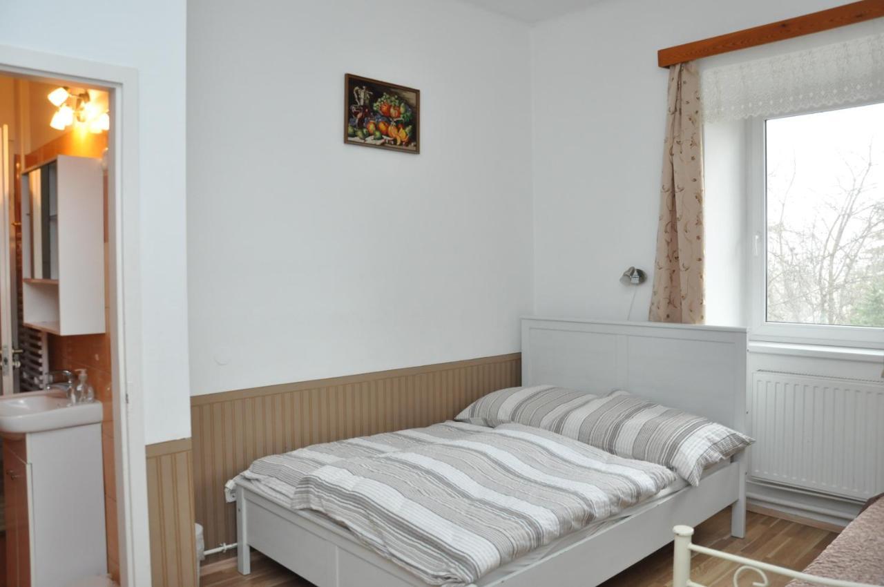 Bed and Breakfast Gloriett Panzio à Fertőboz Extérieur photo