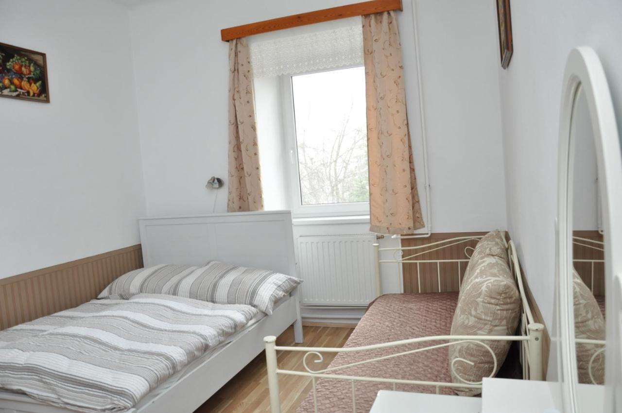 Bed and Breakfast Gloriett Panzio à Fertőboz Extérieur photo