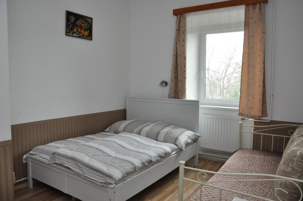 Bed and Breakfast Gloriett Panzio à Fertőboz Extérieur photo